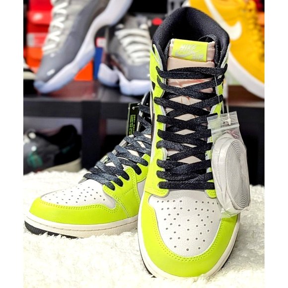 Nike Air Jordan 1 Retro High Og Visionaire Volt White Black 555088-702 Size 9.5